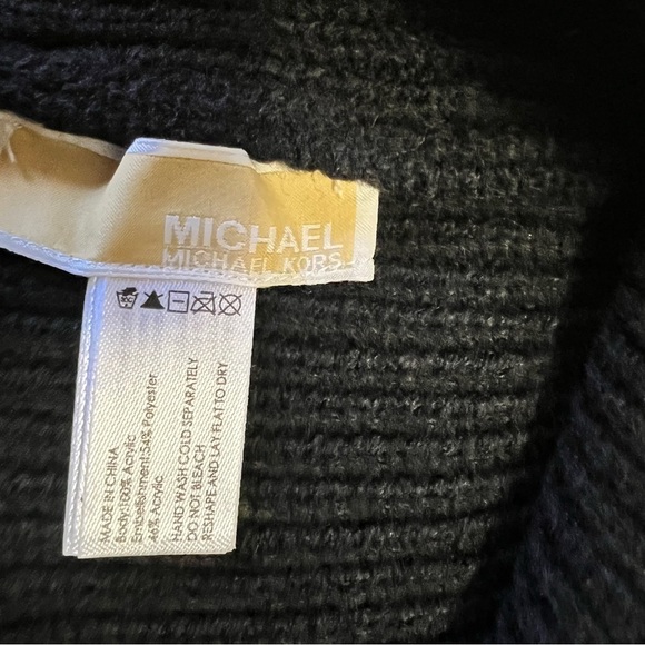 Michael Kors Sequin Stripe Cuff Hat
Beanie Black One Size - Picture 4 of 4